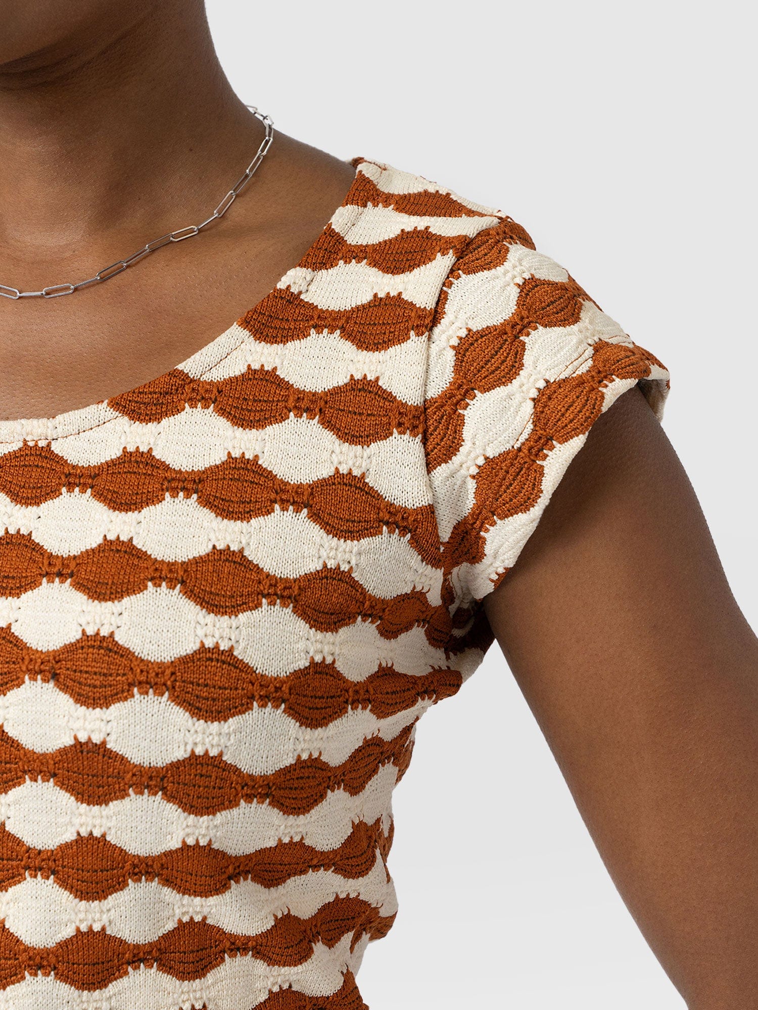 Elise Scoop Neck Tee - Brown/Cream - Women's T-Shirts | Saint + Sofia® USA